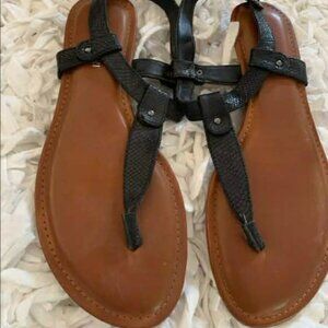 EUC Gianni Bini Black Thong Sandals Size 7.5